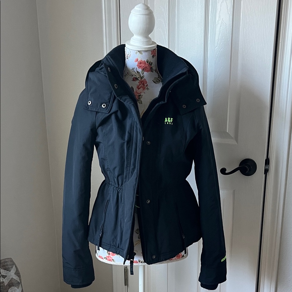 Abercrombie & Fitch Women's Navy winter coat